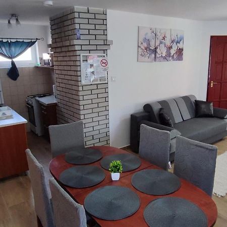 Bazsi Apartman Hajduszoboszlo Exterior photo