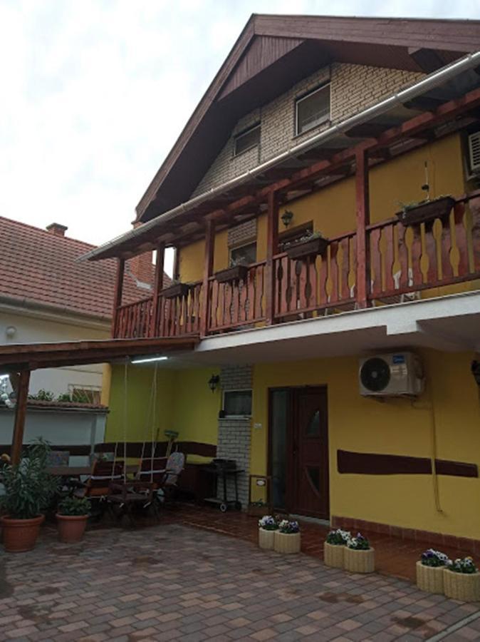 Bazsi Apartman Hajduszoboszlo Exterior photo